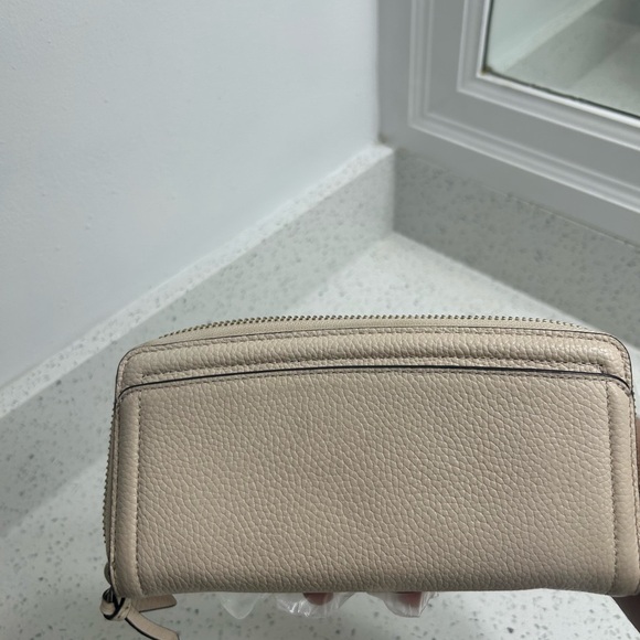Kate Spade Hand Wallet - Picture 9 of 9
